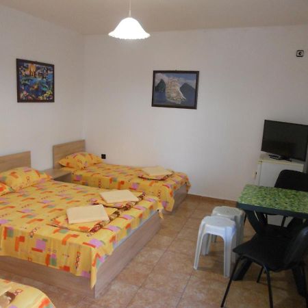 Agatopolis- подсигурено безплатно паркиране Hotel Ахтопол Екстериор снимка