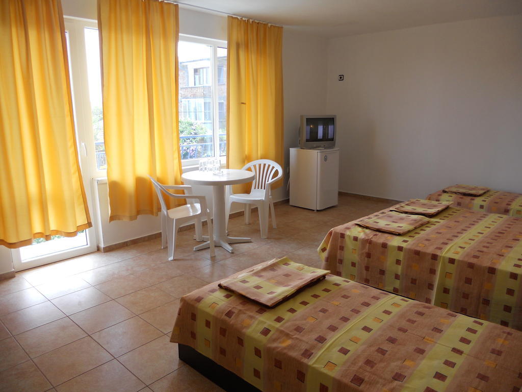 Agatopolis- подсигурено безплатно паркиране Hotel Ахтопол Екстериор снимка